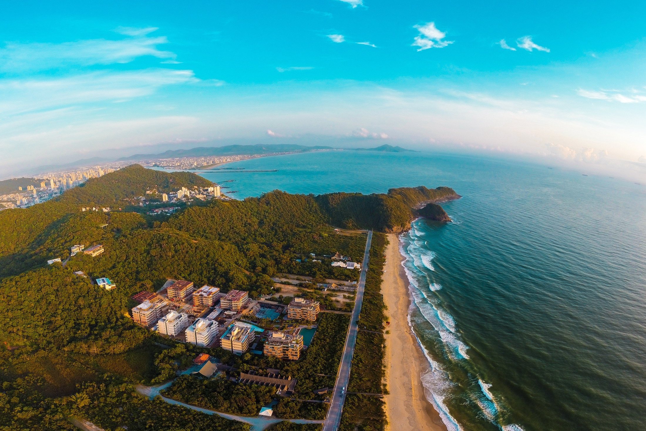 Vista aérea da Praia Brava, em Itajaí, Santa Catarina